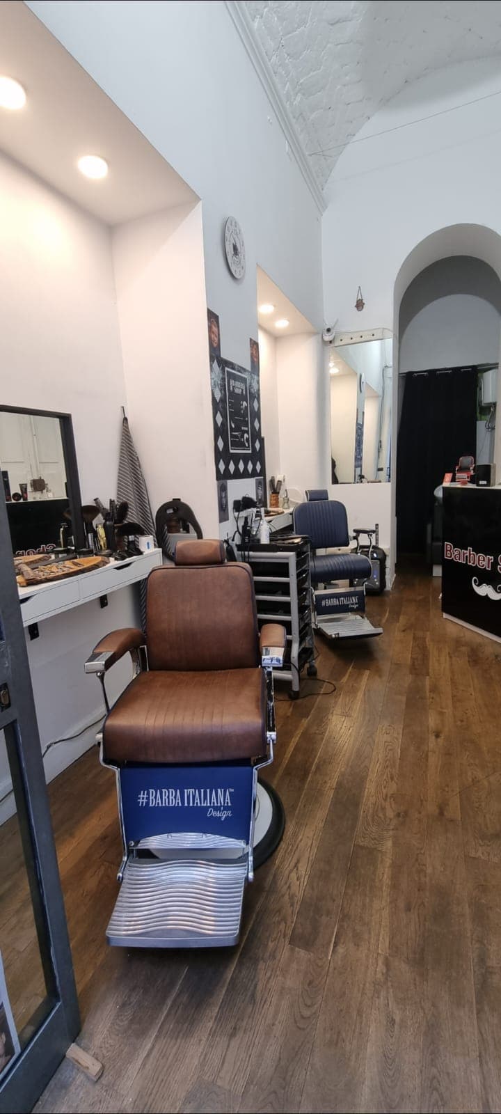 Interno del salone Barbershop a Torino Centro